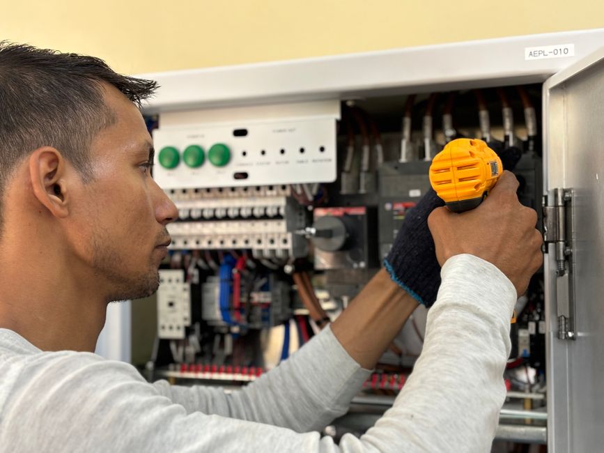 electricista cerca de mí